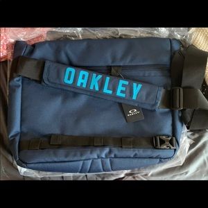 Oakley Messenger Since 1975
